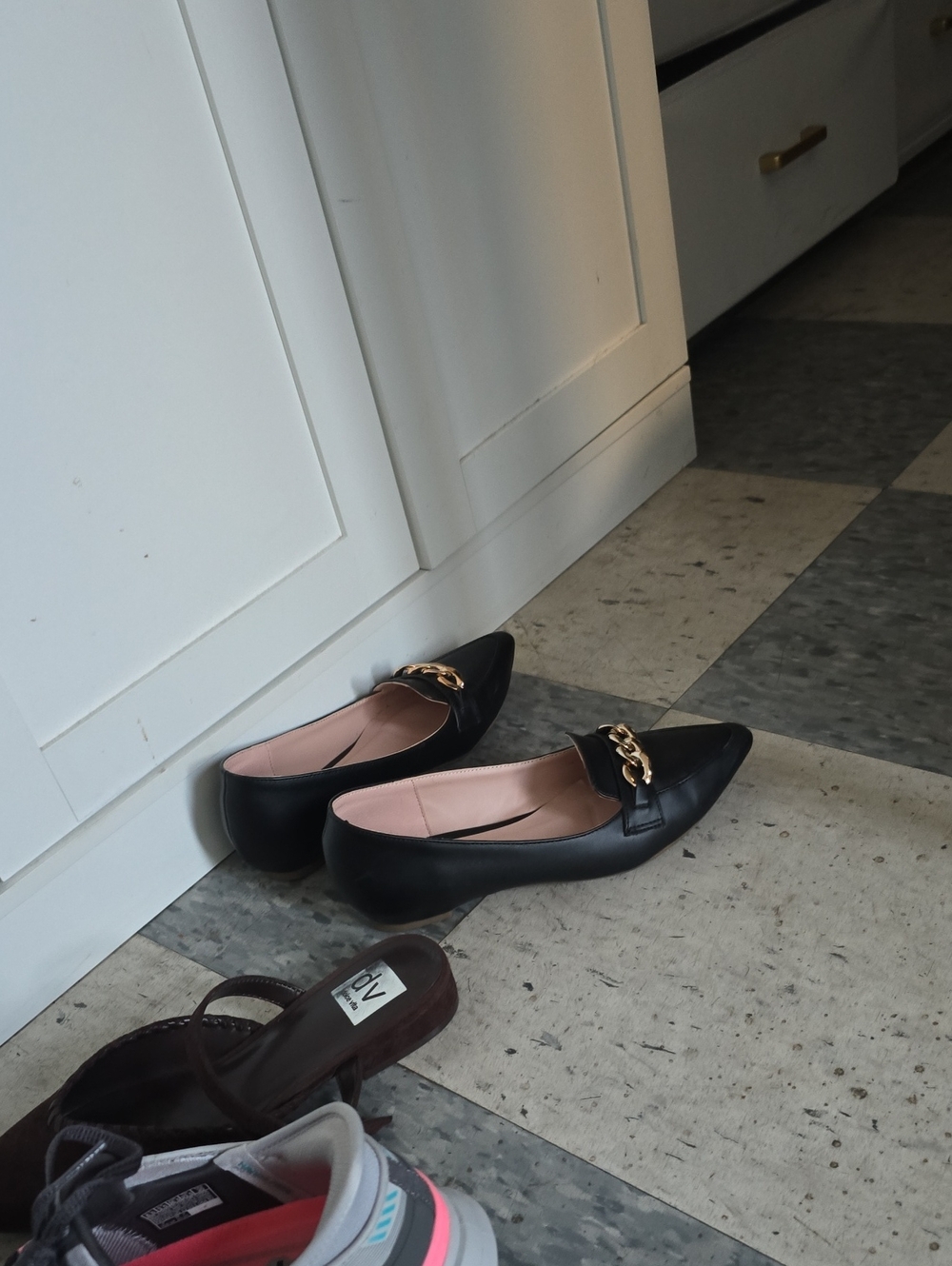 Black Chain-Detail Pointed Flats - Women's Slip-On Loafers